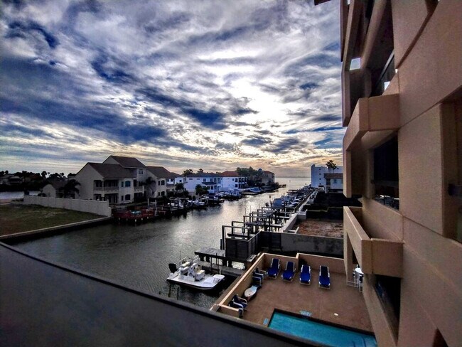 Foto del edificio - 6403 Padre Blvd