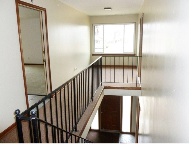 Interior Photo - 567 Goddard St