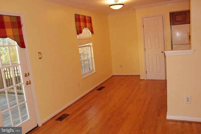 Building Photo - 46782 Graham Cove Square