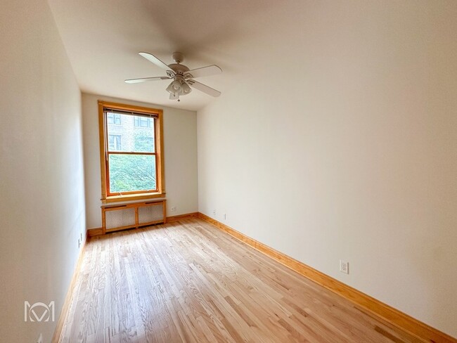Building Photo - 324 W 77th St