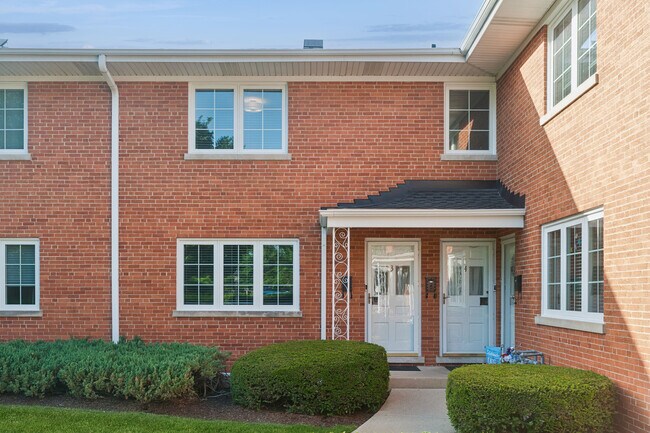 Foto del edificio - 1332 Greenwillow Ln