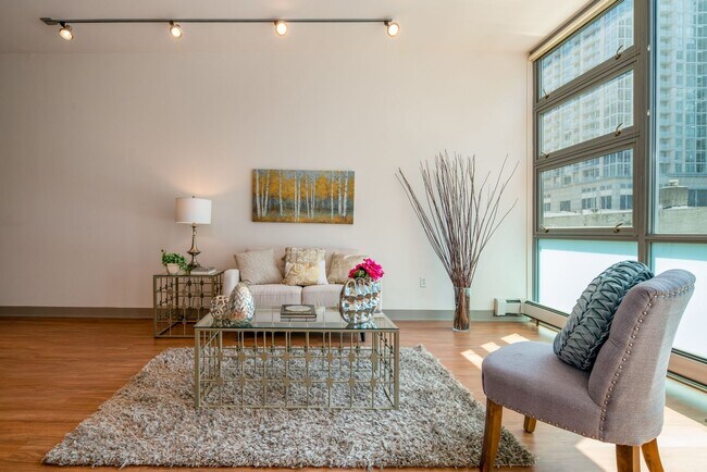 Foto del edificio - Beautiful 1 Bed 1 Bath in Denny Triangle