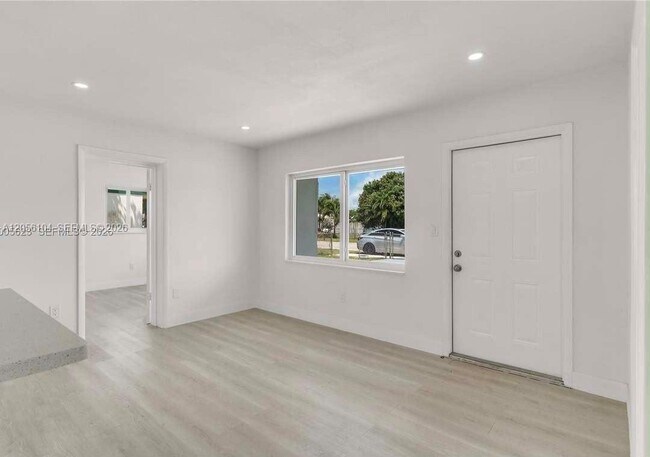 Foto del edificio - 2300 NW 31st Ave