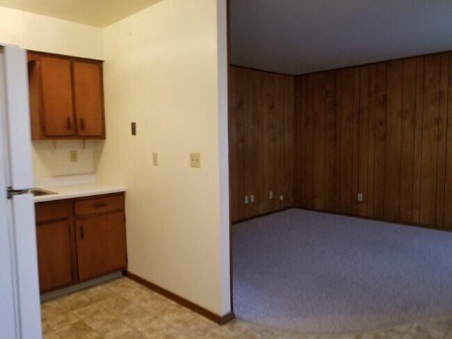Interior Photo - 326 W Kenwood Dr