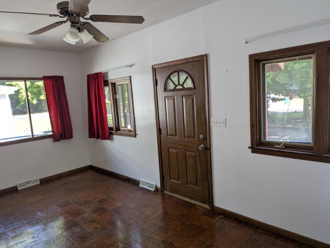 Building Photo - 118 Niles Ave