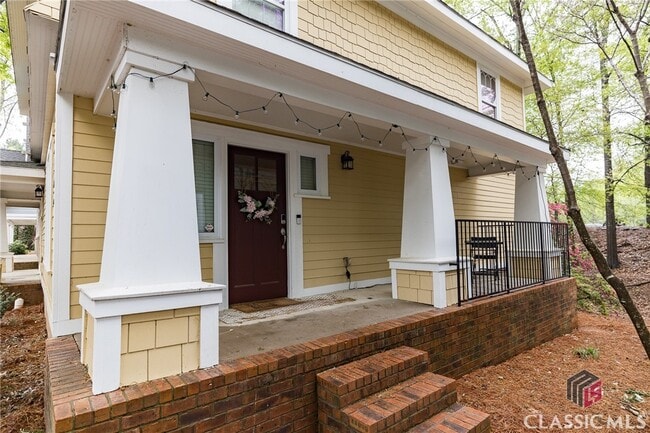 Building Photo - 490 Barnett Shoals Rd