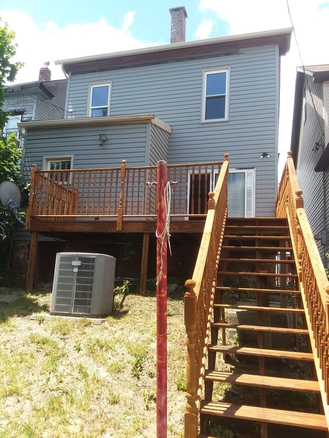 Building Photo - 807 Crawford Ave