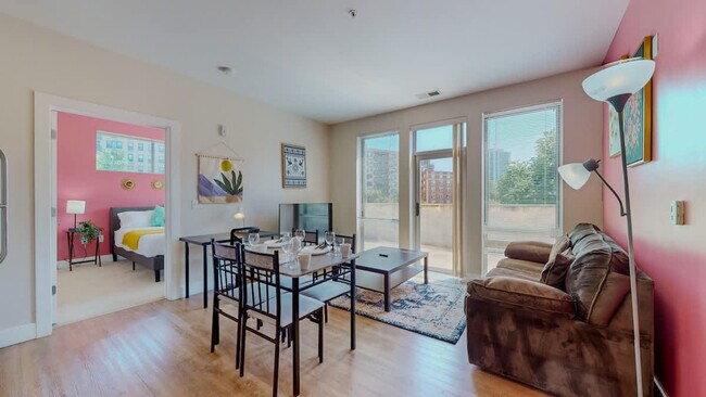 Building Photo - 573 Bedford St