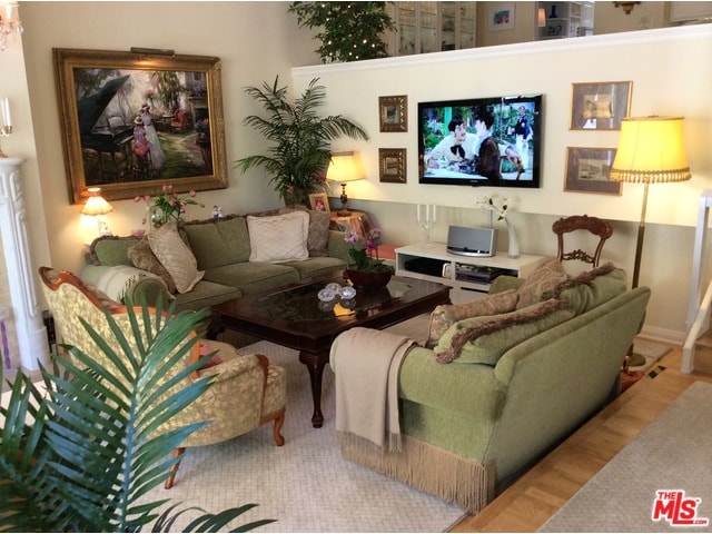 Living room - 9501 W Olympic Blvd