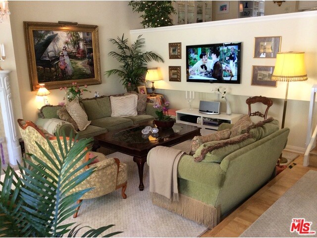Sala de estar - 9501 W Olympic Blvd