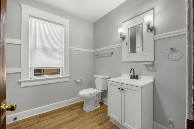 Foto del edificio - NEW LISTING! 4 BEDROOM HOME