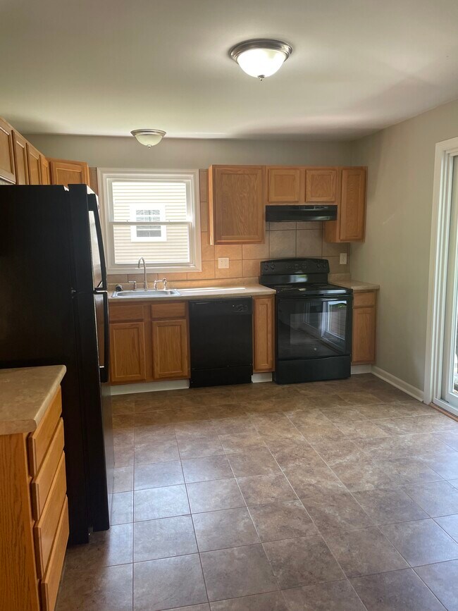 Kitchen - 69 River St