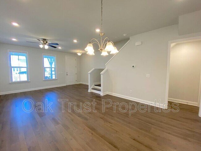 Building Photo - 354 Great Lawn Dr