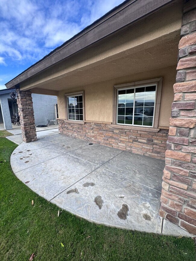 Foto del edificio - Available Now!