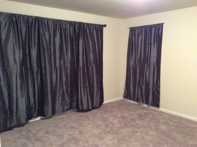 Building Photo - 2730 Helmsdale Cir