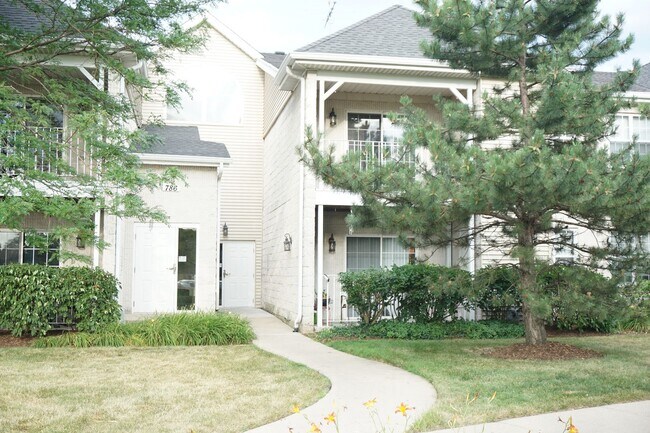 entrance from parking - 766 N Gary Ave