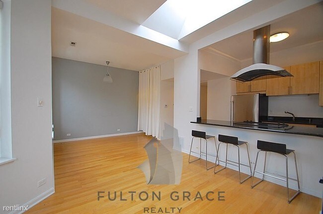 Building Photo - 1047 W Leland Ave