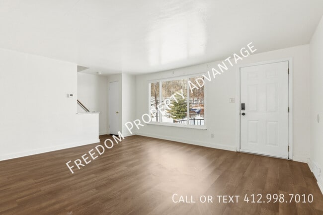 Building Photo - 3396 Columbia Dr