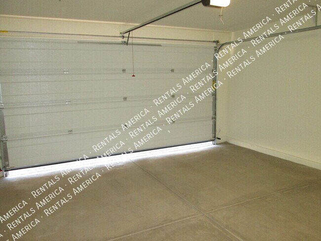 Building Photo - 3866 E Loma Vista St