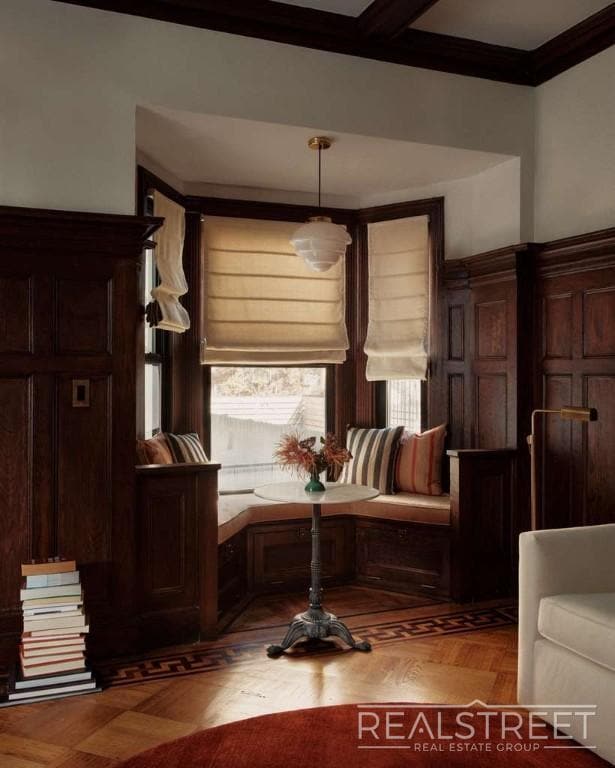 Foto del edificio - Luxury 4-Bed, 3.5-Bath Duplex with Private Backyard – 939 St. John’s Place