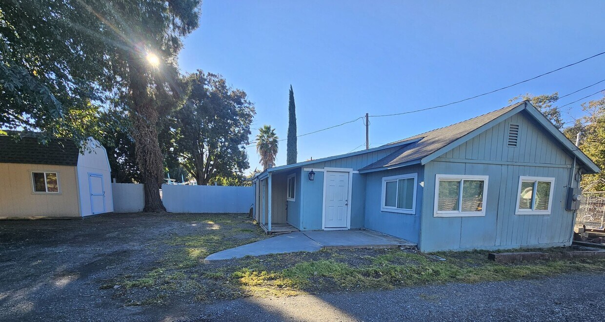 Primary Photo - Charming 2/1 Home For Rent in Gerber!