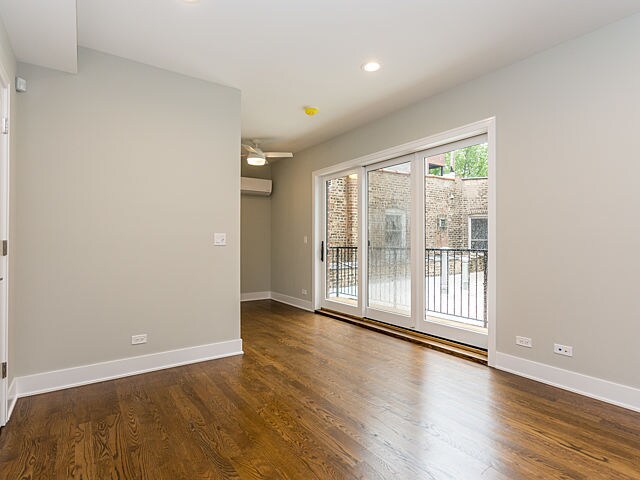 Building Photo - Luxury Studio Apartment steps from Brown Line