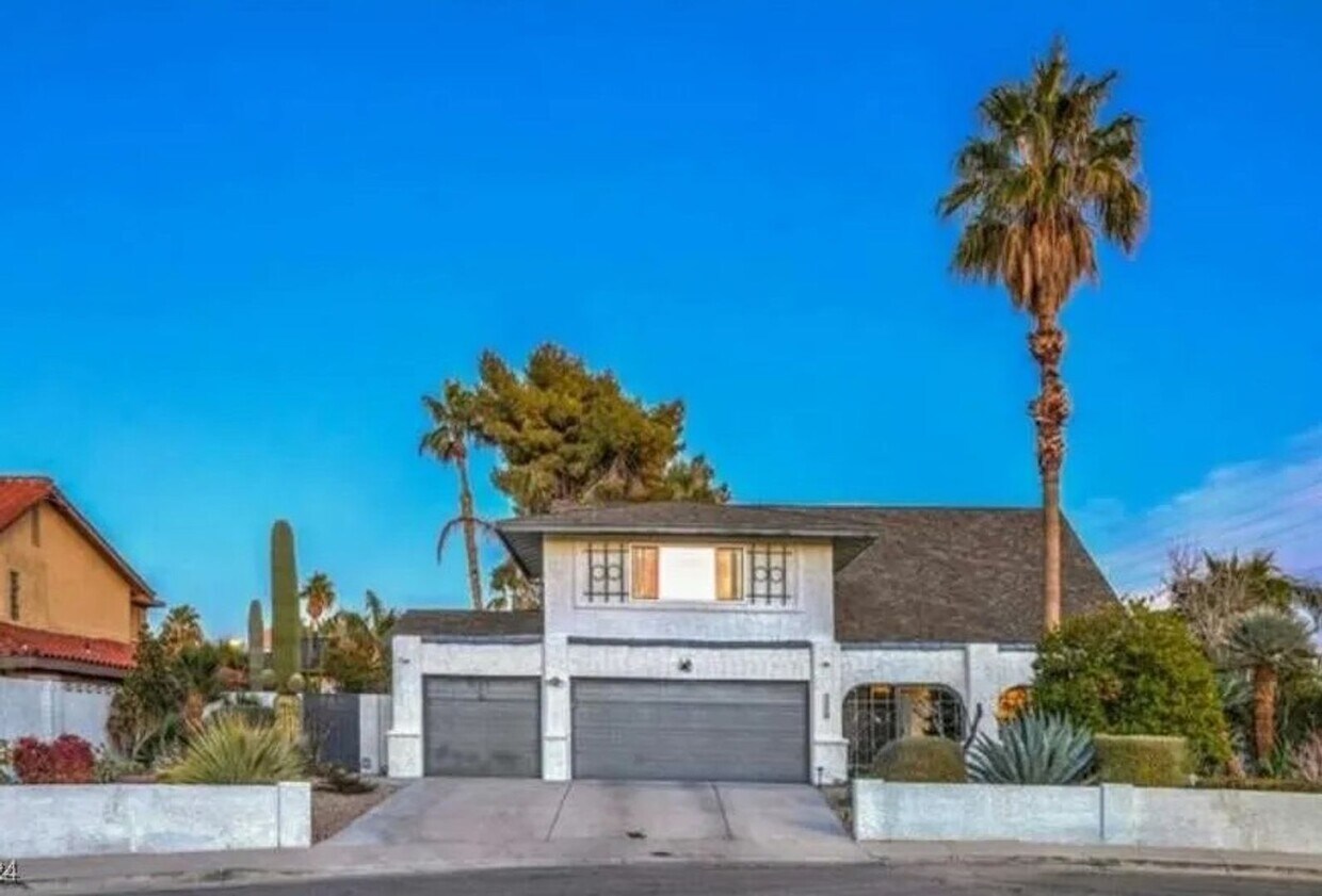 Foto del edificio - This stunning five-bedroom home, is an entertainer's dream!