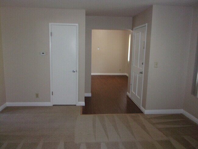 Building Photo - 1210 Halford Ave