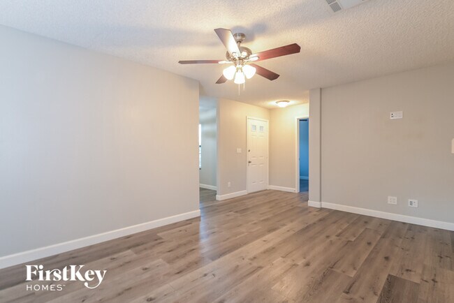 Building Photo - 2017 Waverly Cir