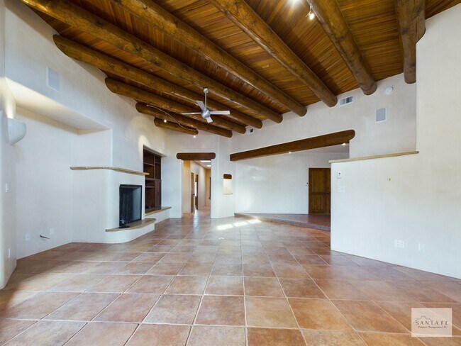 Building Photo - 420 Calle Kokopelli