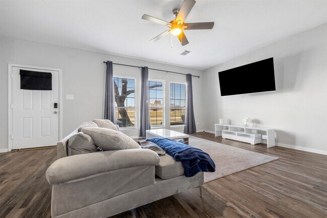 Foto del edificio - 1413 TX-146