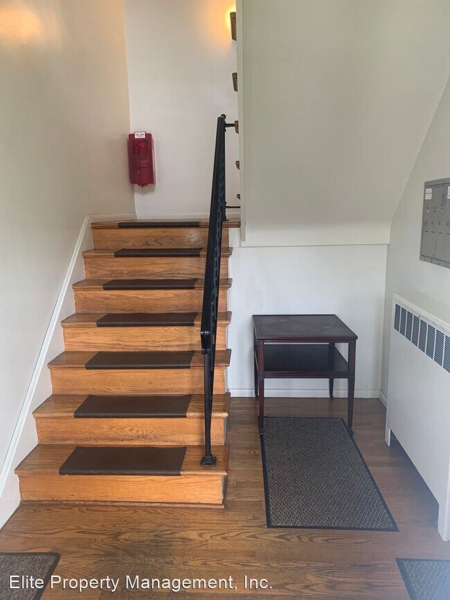 Foto del edificio - 2 br, 1 bath House - 1462 Wayne Ave., Unit 3