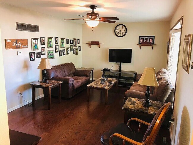 Foto del edificio - 1138 E Grant St