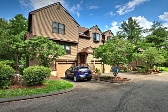 Building Photo - 14 Rosewood Cir