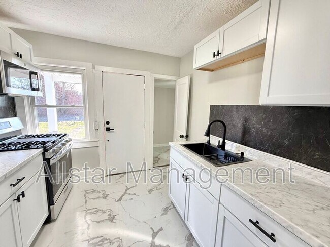 Foto del edificio - 924 Spring Ave NE