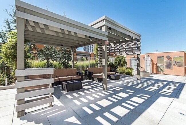 Foto del edificio - ONLY $1,700 PER MONTH FOR THIS BEAUTIFUL, MODERN, STATE OF THE ART, 1 BED, 1 BATH HIGH RISE CONDO...