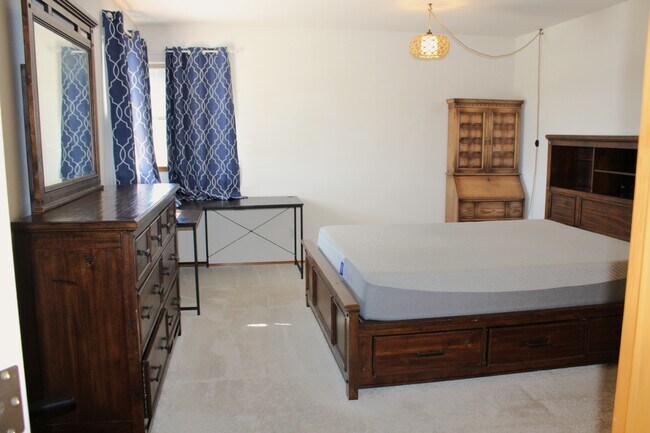 Foto del edificio - 808 Poplar Ave