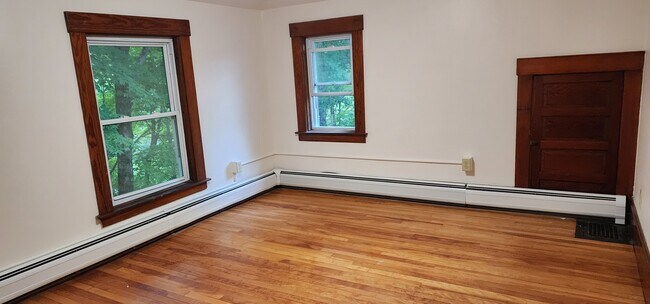 Bedroom 1 - 27 Orient St