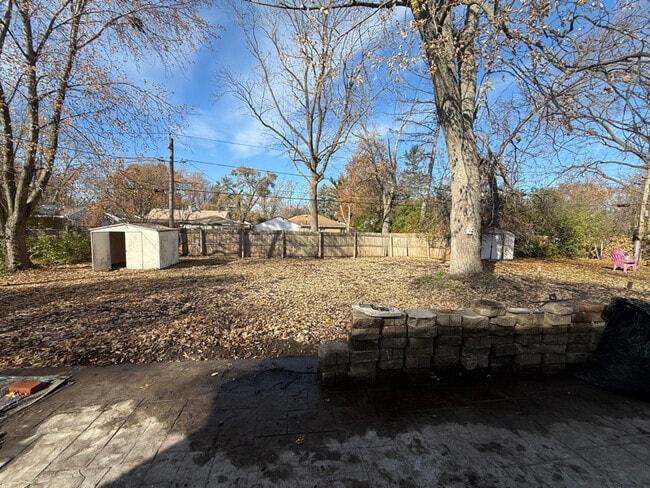 Building Photo - 338 Indianwood Blvd