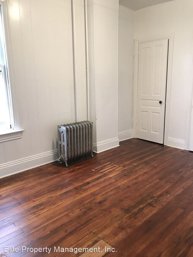 Building Photo - 1 br, 1 bath House - 643 W. Princess St., ...