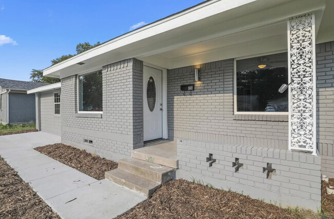 Building Photo - 456 Alcorn Ave