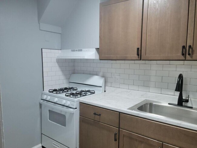 Foto del edificio - 3346 Clay St NE