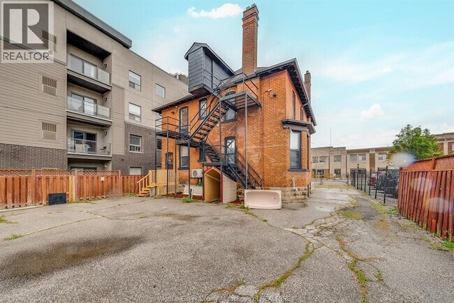 Photo du bâtiment - 961 Ouellette Ave