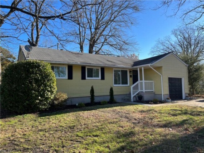Building Photo - 1300 PINEWOOD Ave