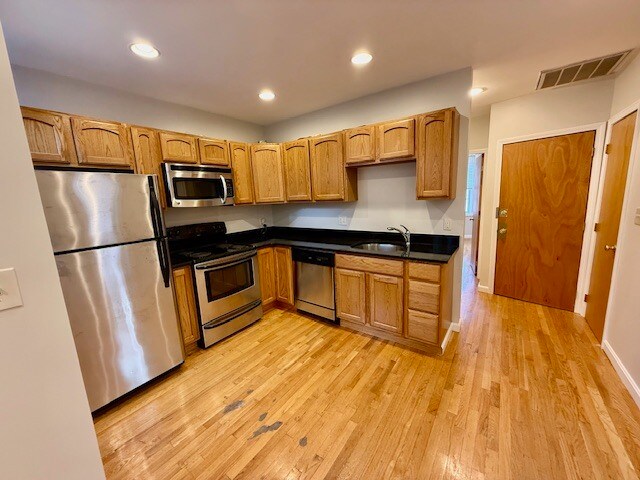 Foto del edificio - 13 Snow Hill St