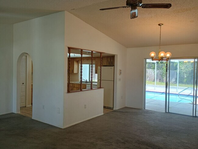 Building Photo - 3 bedroom, 2 bath  2 car garage POOL HOUSE