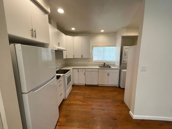 Foto del edificio - 5006 N Banna Ave