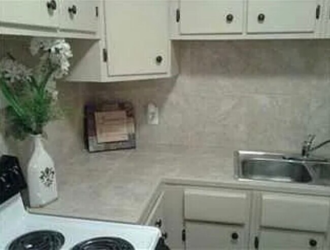 Building Photo - 1755 Lapine Dr