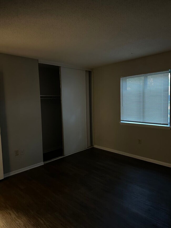 Foto del edificio - 2205-114D Sunderland Rd