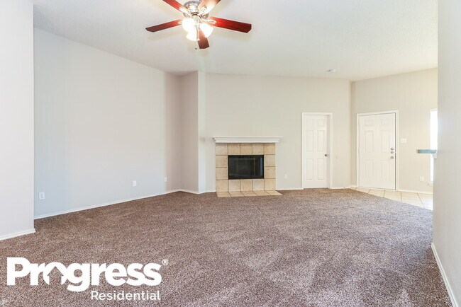Building Photo - 3940 Silver Springs Dr
